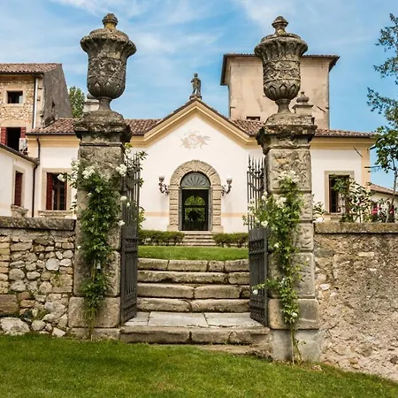 Verecondi Scortecci شقة